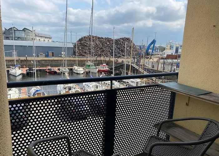 Harbour View Apartment - Two Bed With Parking